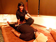 施術風景（タイ古式）